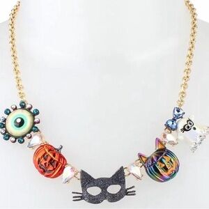NWT GLOW IN THE DARK Betsey Johnson Charms Glow in the Dark Halloween Necklace